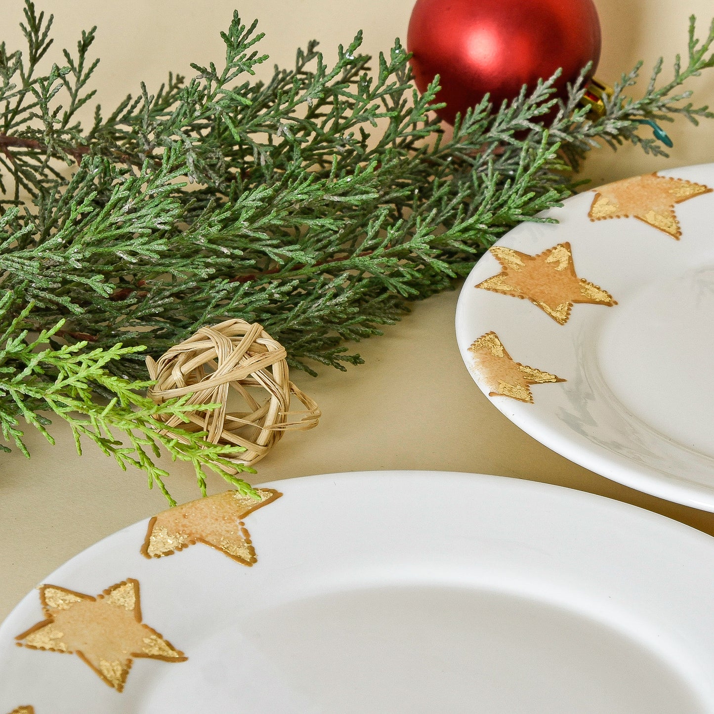 Gold Stars Accents – Dessert Plates (Set of Six)