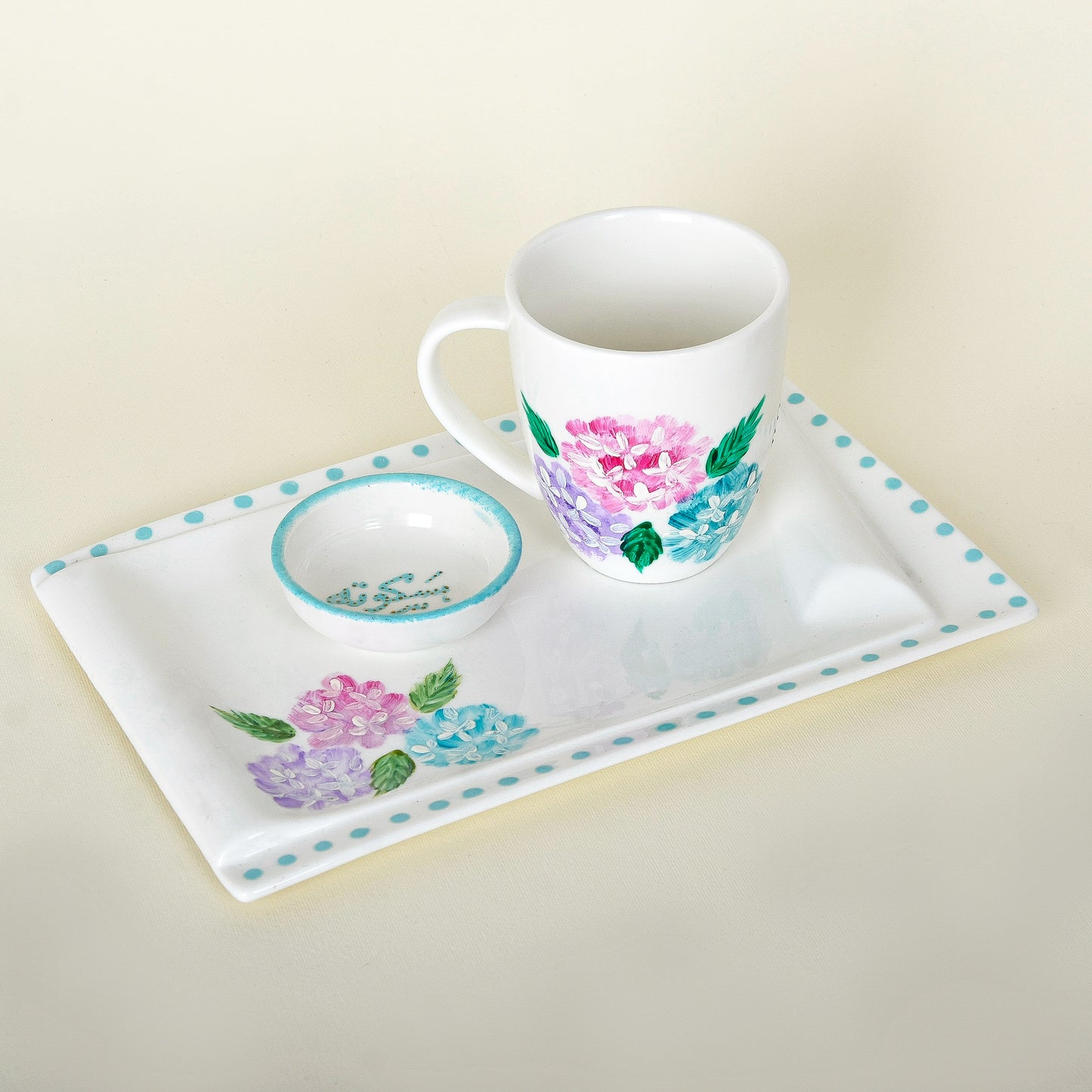 Hydrangea Flowers – Mother’s Day Hand-Painted Mug Gift Set with Porcelain Tray (Qahwat Ummi)