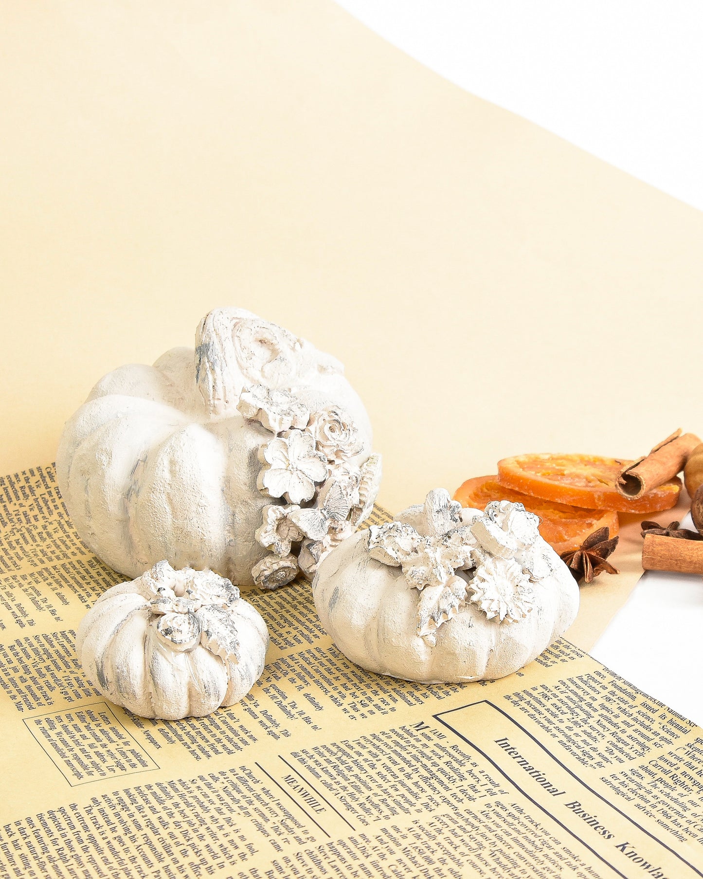 Blue Pumpkins with Autumn Leaves Pumkinks set of 3 Vintage White