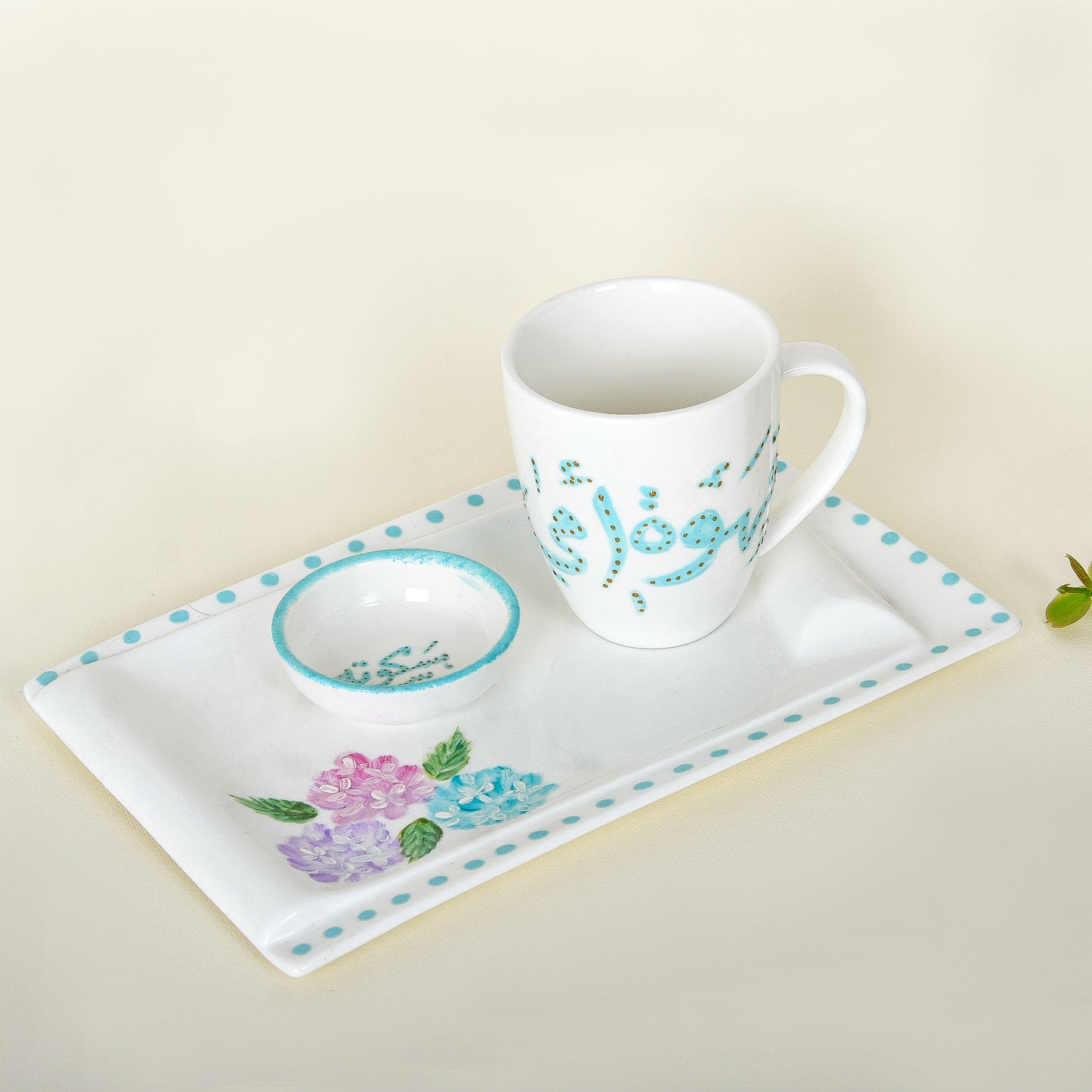 Hydrangea Blossom – Mother’s Day Hand-Painted Mug Gift Set with Porcelain Tray (Qahwat Ummi)