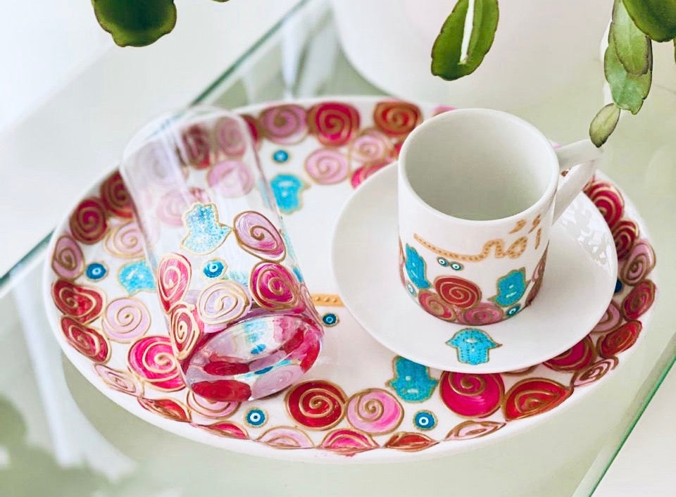 Ummi – Hand-Painted Coffee Gift Set with Gold Leaf Plexi Tray